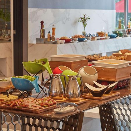 Novotel Suites Manila At Acqua Mandaluyong Exteriör bild