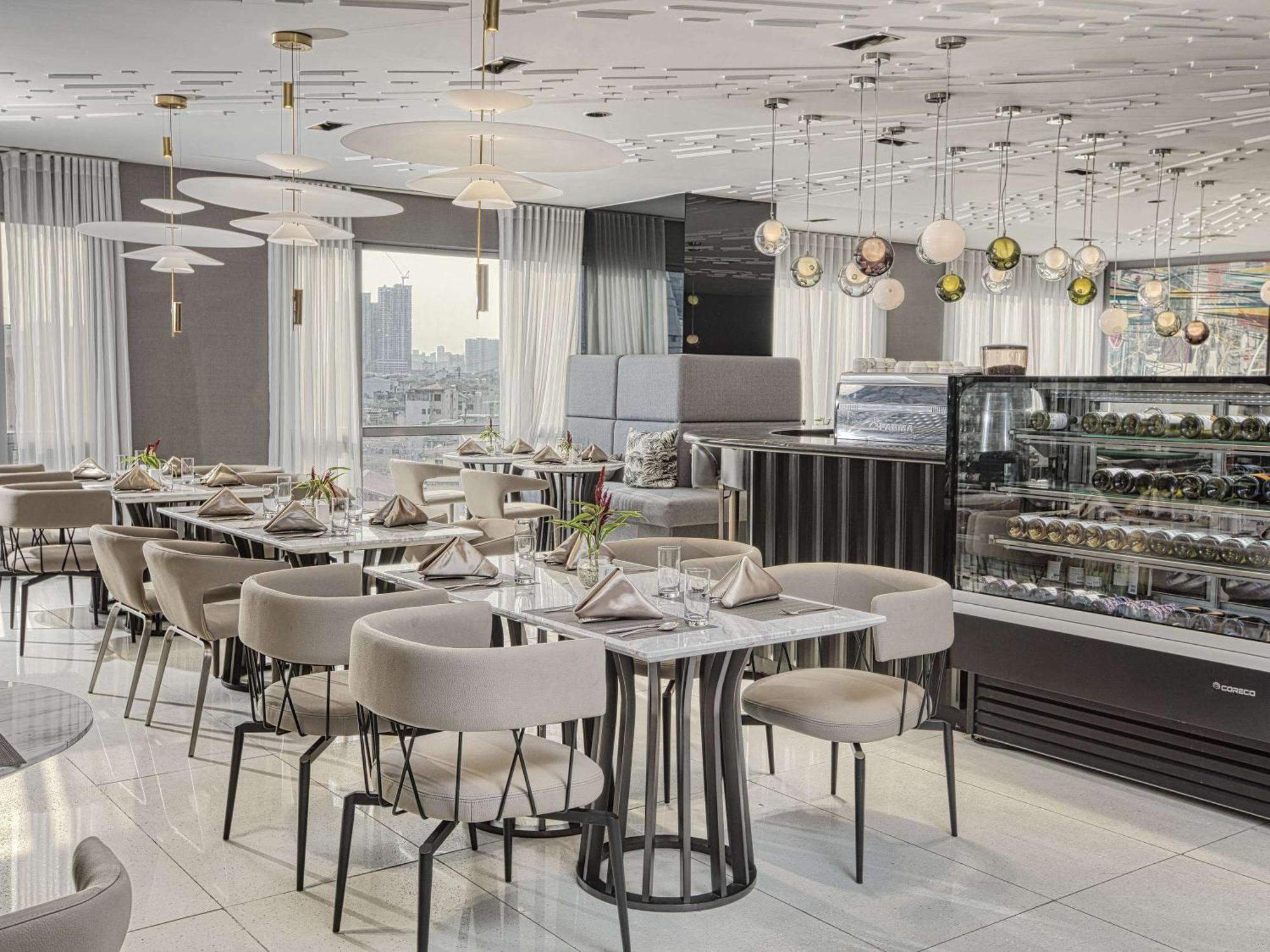 Novotel Suites Manila At Acqua Mandaluyong Exteriör bild