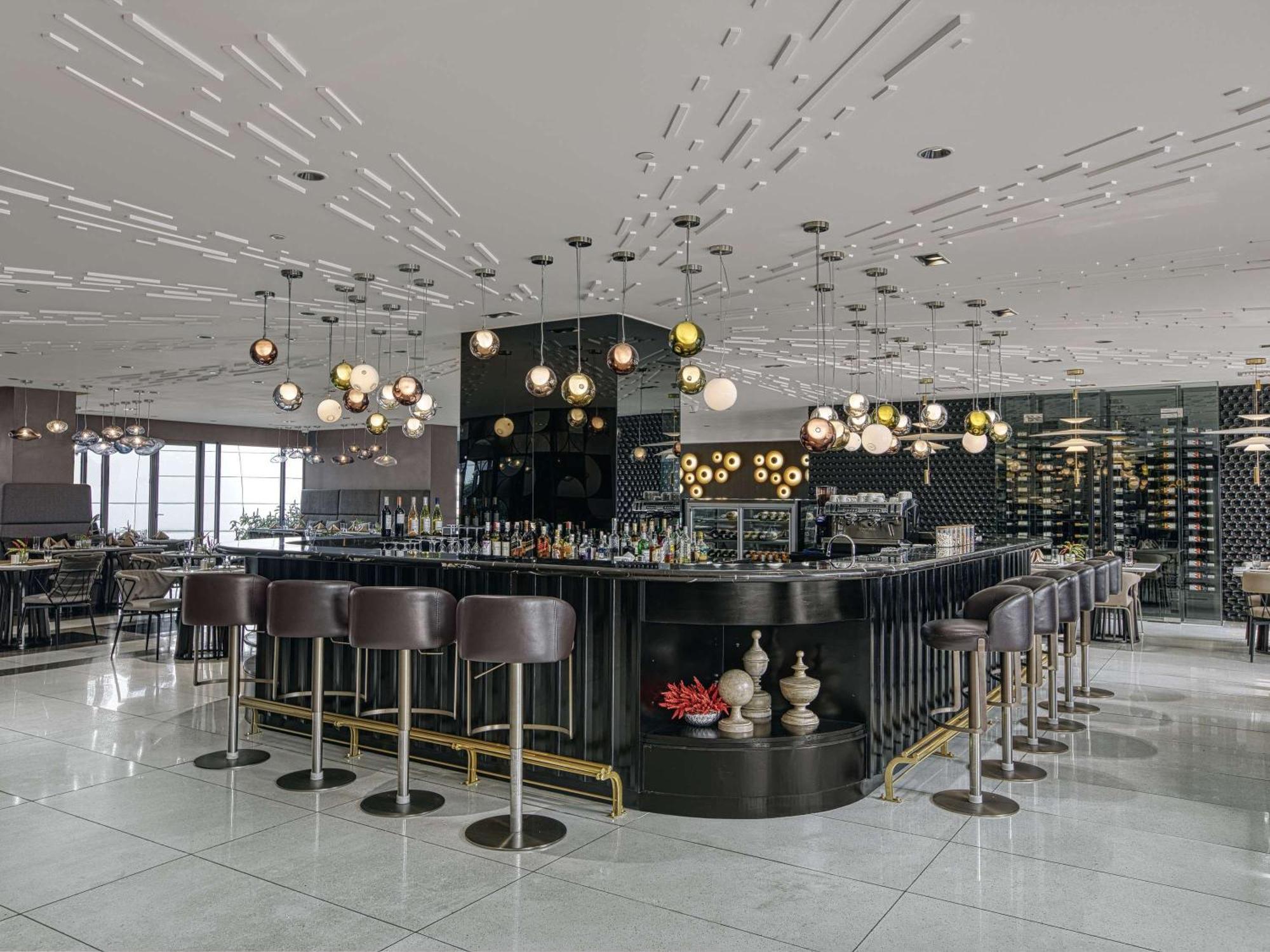 Novotel Suites Manila At Acqua Mandaluyong Exteriör bild