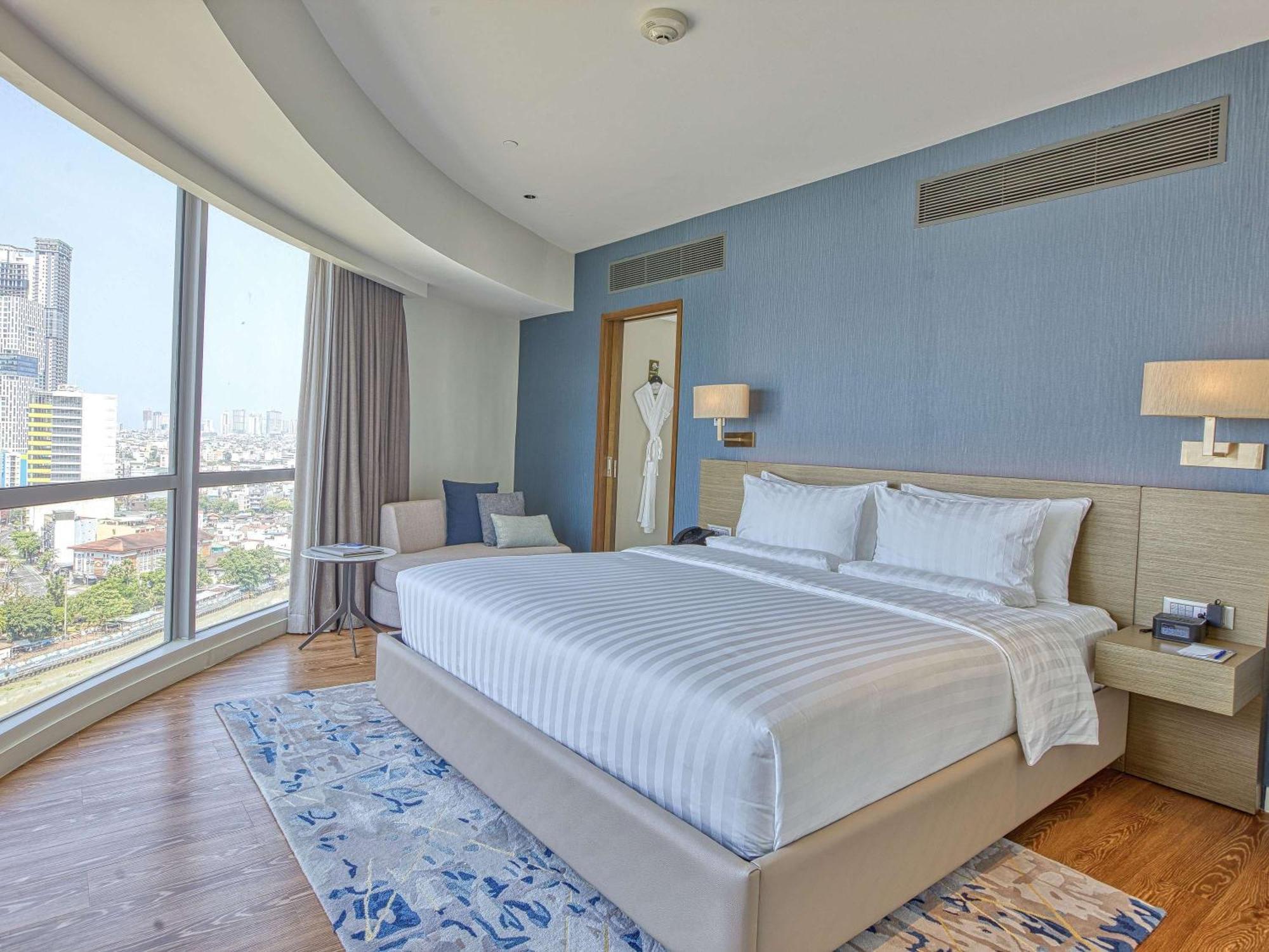 Novotel Suites Manila At Acqua Mandaluyong Exteriör bild