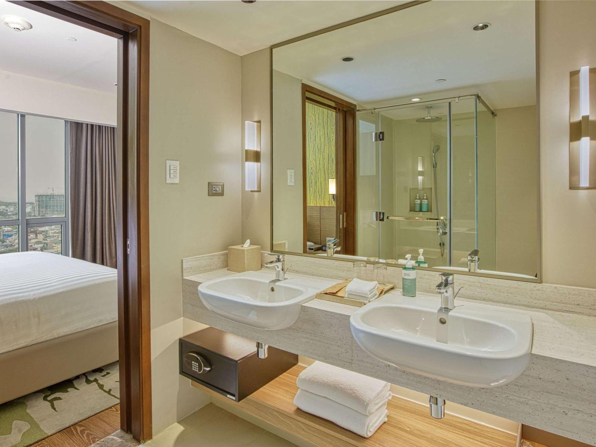 Novotel Suites Manila At Acqua Mandaluyong Exteriör bild