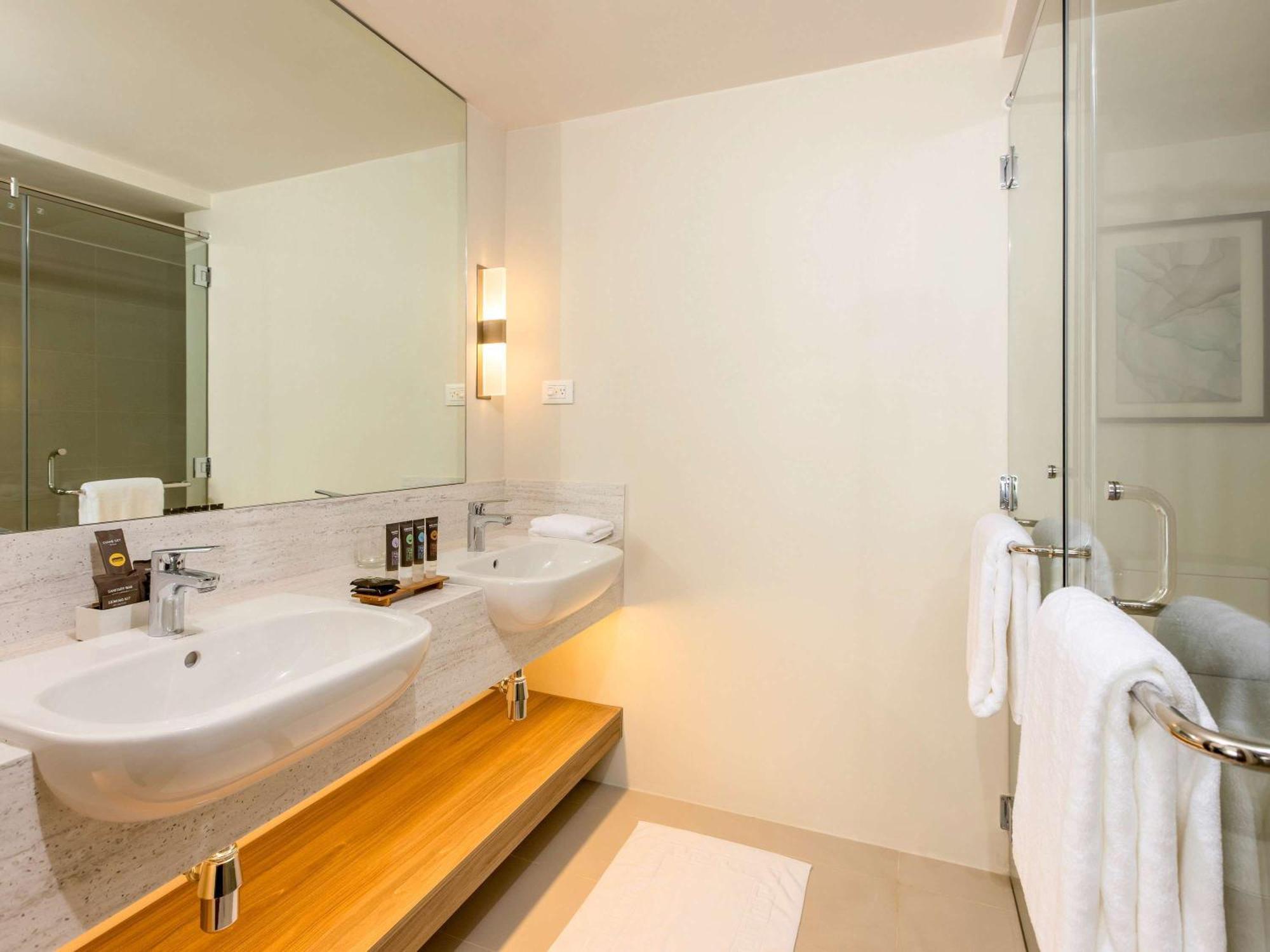 Novotel Suites Manila At Acqua Mandaluyong Exteriör bild