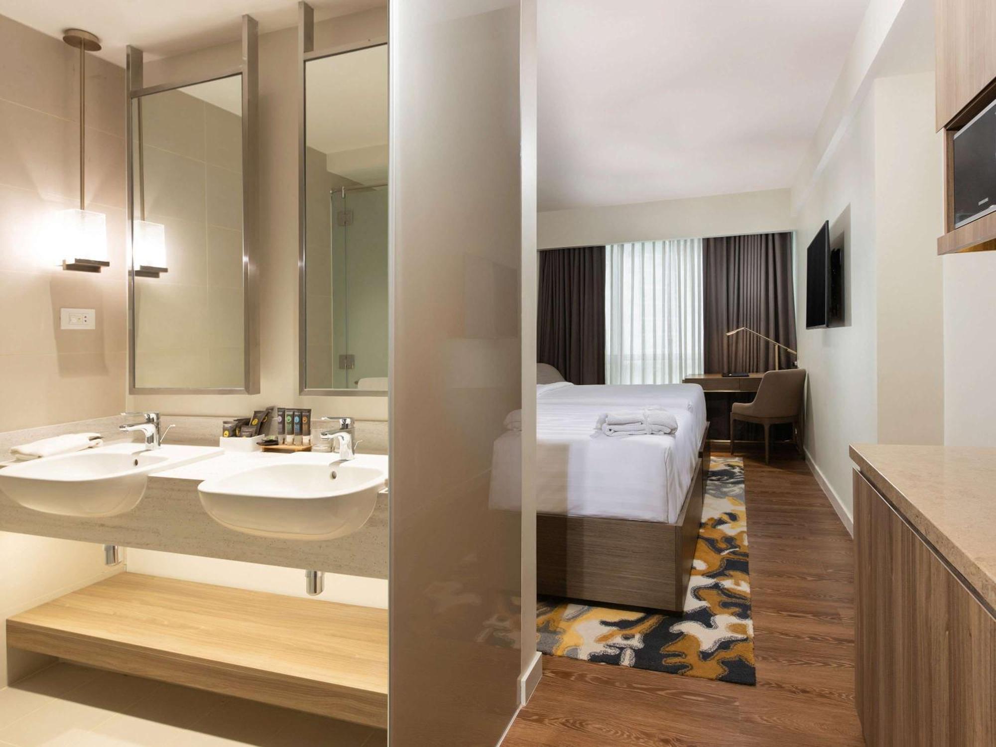 Novotel Suites Manila At Acqua Mandaluyong Exteriör bild