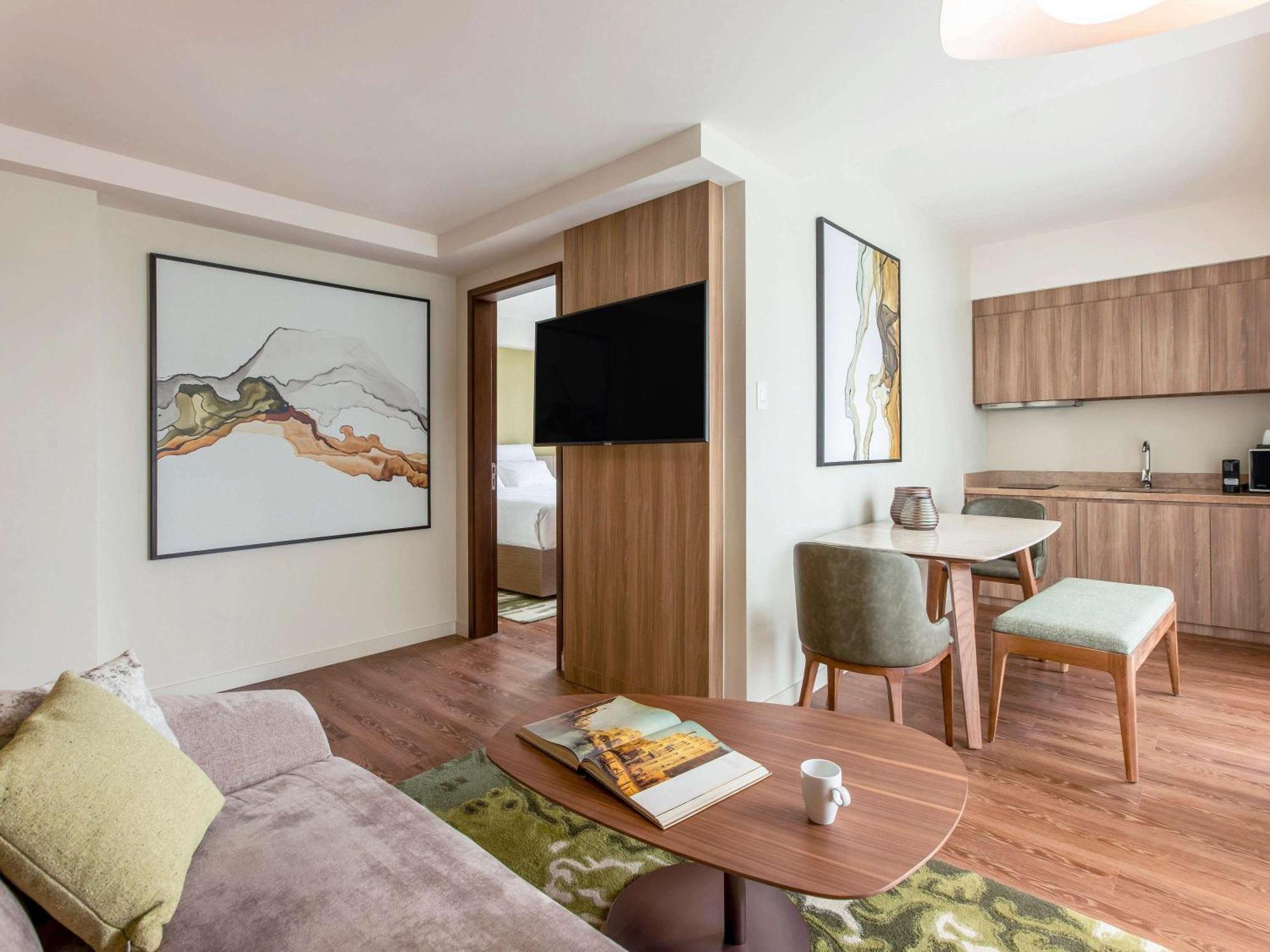 Novotel Suites Manila At Acqua Mandaluyong Exteriör bild