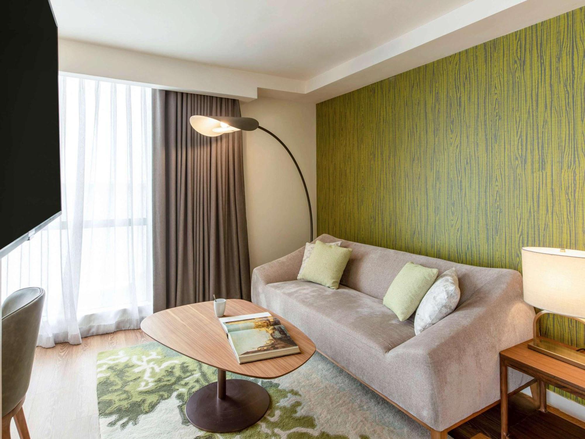 Novotel Suites Manila At Acqua Mandaluyong Exteriör bild
